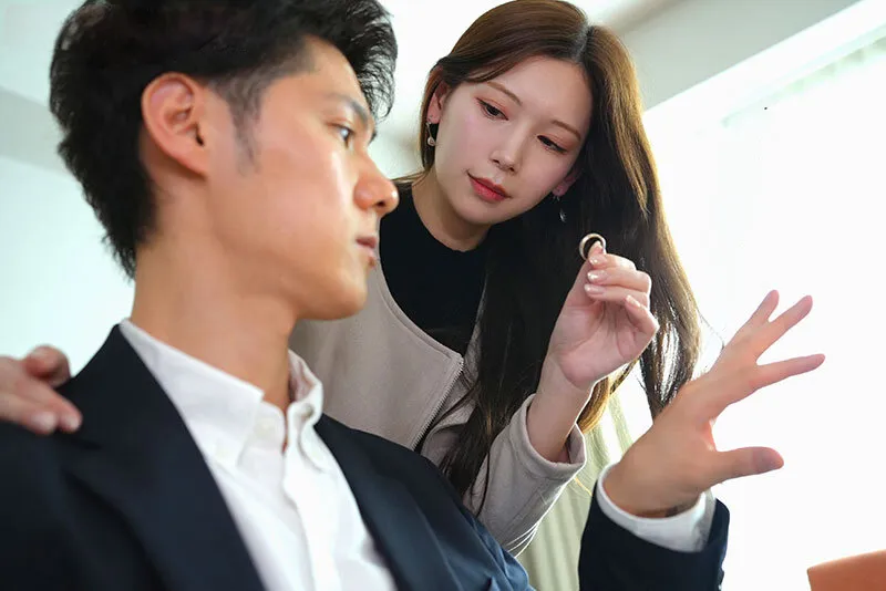 Cô vợ đi đi chơi, gã chồng ở nhà bị nhỏ em bà xã gạ trả bài không trượt phát nào